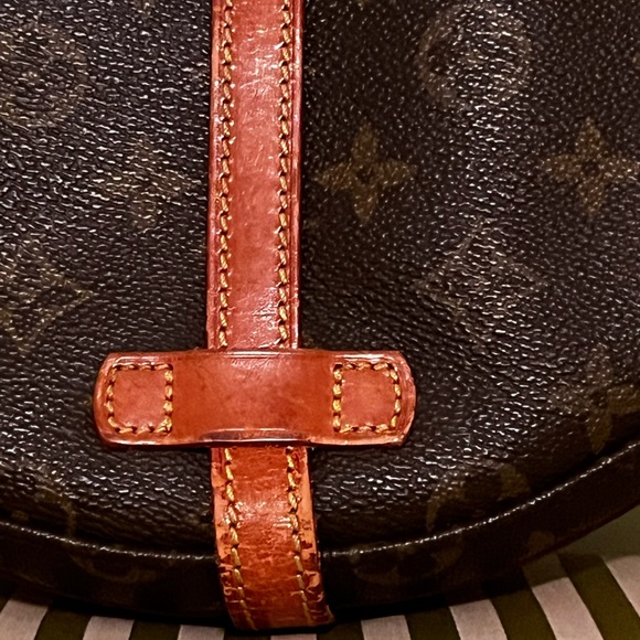 Louis Vuitton Crossbody! - Picture 10 of 16